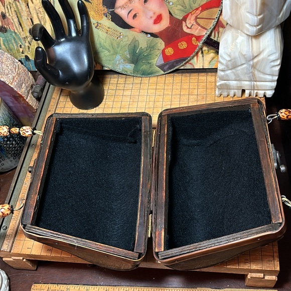 Rustic Rattan Wicker Wood Purse Box Wildcat Bead Handle 8”Hx7.25”Lx4.75”W Felt - Picture 9 of 15